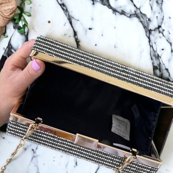 Women's NWOT Retro Radio Shape Crossbody Shoulder Chain Bag Rhinestone Metal - Picture 4 of 14